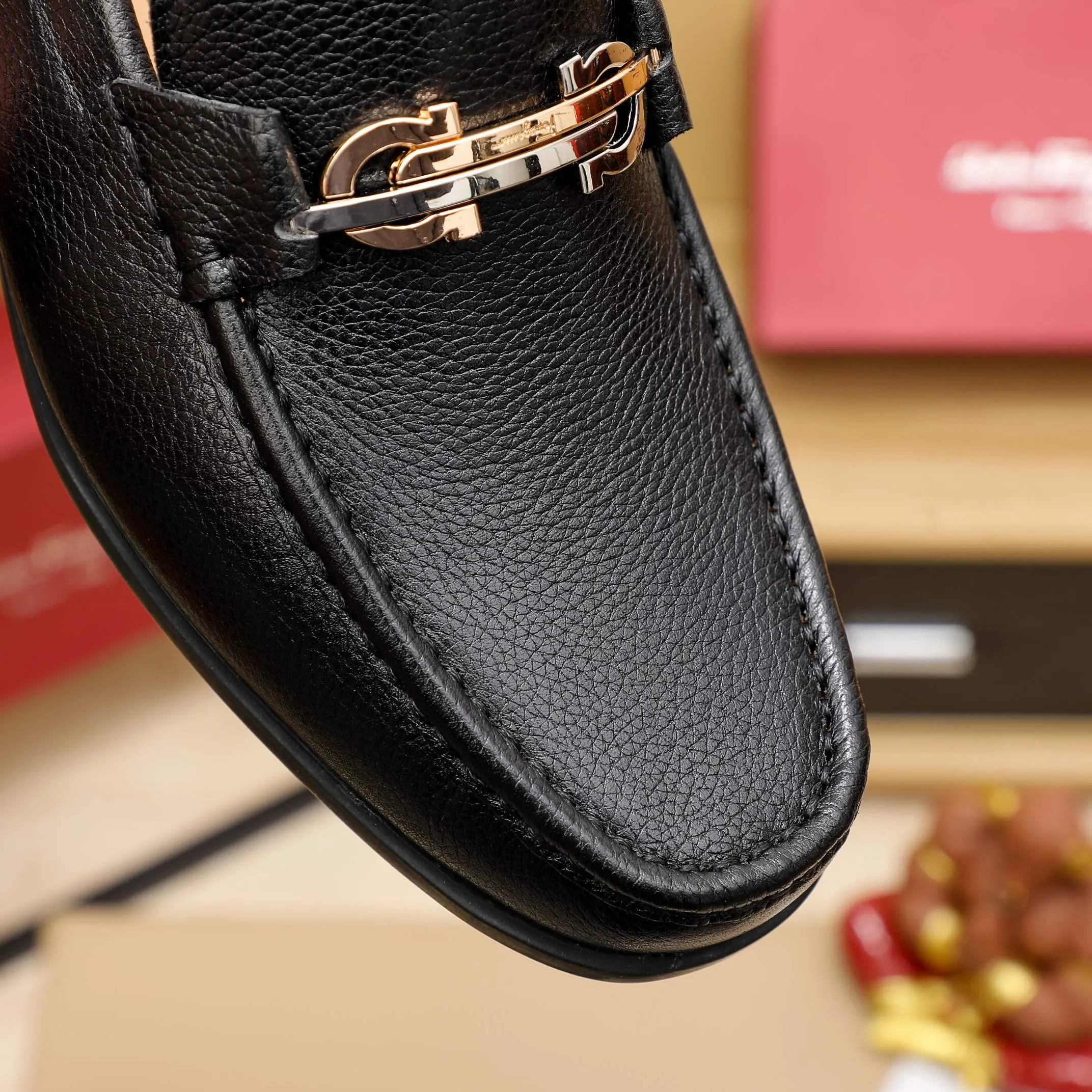 Men's clothing and shoes 💰460 🔥Ferragamo's new men's casual slip-on shoes🇨🇳Official website original 1:1 mold opening, original quality💯Fine workmanship, high-end luxury☘The upper is made of imported Italian first-layer cowhide🌴Luxury🐂leather lining🍓Rubber wear-resistant and non-slip outsole, breathable and comfortable to wear🍍The first choice for high-end men, black, size 38-45